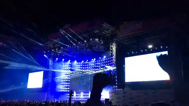 Backstreet Boys "Larger Than Life" Wango Tango смотреть онлайн