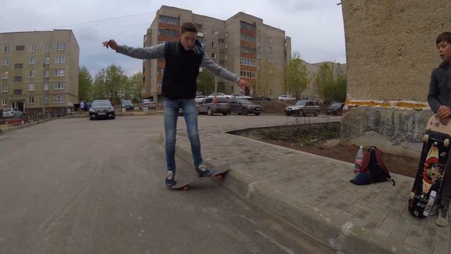 STREET БУДНИ#7:РАЗДАЕМ НА СПОТАХ|НЫРНУЛ РЫБКОЙ НА СКЕЙТЕ| смотреть онлайн
