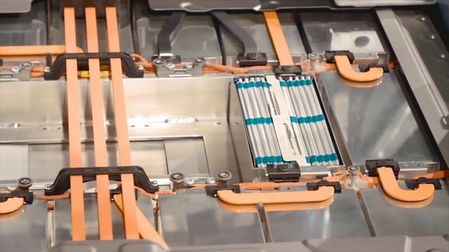 Наконец-то достойный ответ Тесле! Электрический Jaguar I-PACE. Тест-драйв и обзор смотреть онлайн