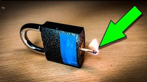 Замерз навесной замок? Показываю, как открыть замок с помощью спички