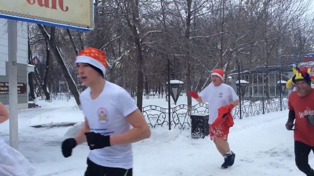Тюменские моржи пробежали по центру города смотреть онлайн