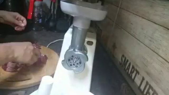 ريفيو عن مفرمه اللحمه الكهربائيه وفرم اللحمه من مطبخ روان تيوب смотреть онлайн