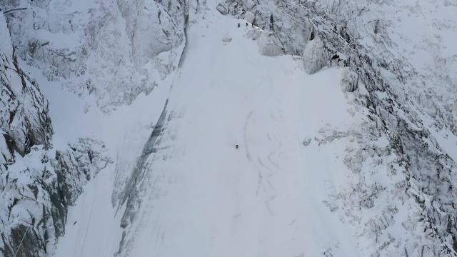 THE COOLEST SKI LIFT IN THE WORLD - MountainVLOG 2 смотреть онлайн