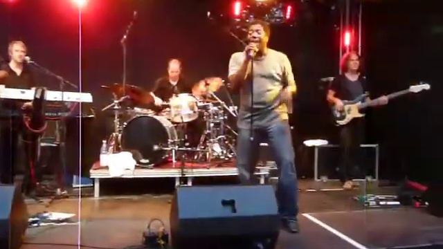 Herford - 27. Aug. 2009 - After-Work-Charity-Party - Sydney Youngblood - 3/4 - (c) Siegmund Bischof смотреть онлайн