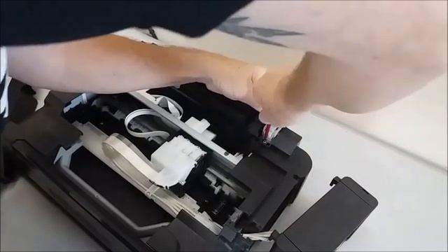 Como desmontar a sua impressora Epson L355 смотреть онлайн