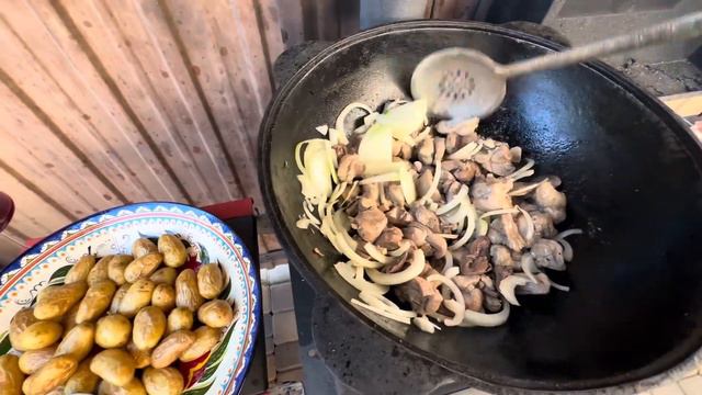 Блюдо в казане и шашлык на мангале | Летний ужин смотреть онлайн