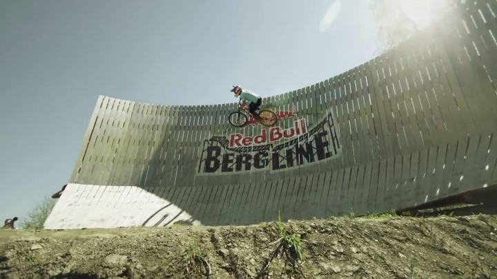 Прыжки на велосипедах в слоумо смотреть онлайн