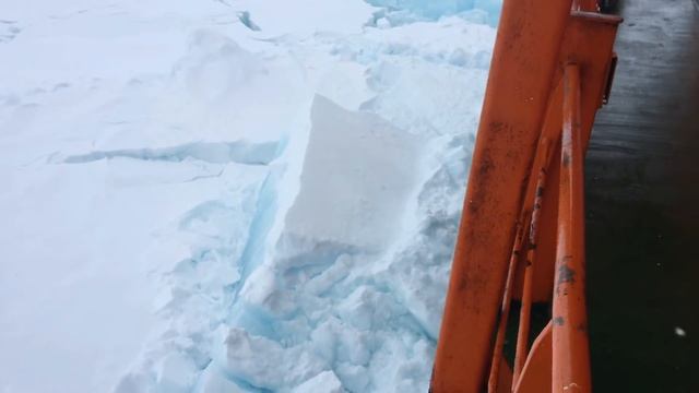 Ледокол идет на Полюс смотреть онлайн