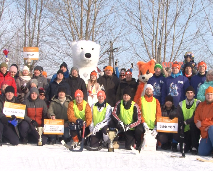 Металлурги играют в хоккей