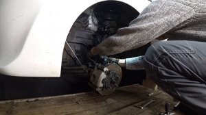 Toyota Corolla Fielder/Axio замена стоек на KYB серии Excel-G своими руками