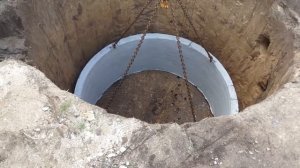 Сливная яма из ж/б колец. Установка бетонных колец. Септик. Кран манипулятор  Сrane