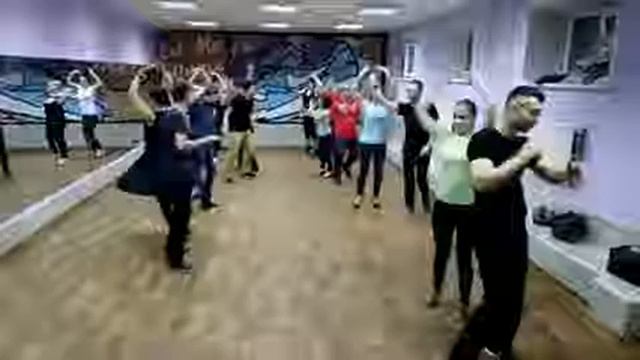 Let Me Dance, фитнес клуб смотреть онлайн