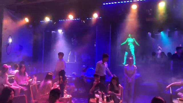 ВЬЕТНАМ, ХОШИМИН! ПРОГУЛИВАЕМСЯ ПО WALKING STREET БУЙ ВЬЕН! ИЮНЬ 2022! смотреть онлайн