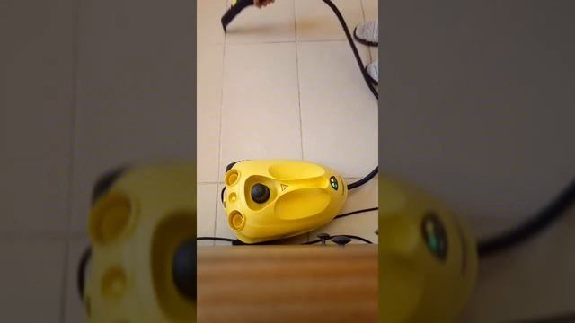 Парогенератор Karcher SC 2 оттирает плитку в ванной комнате (Кёрхер) смотреть онлайн