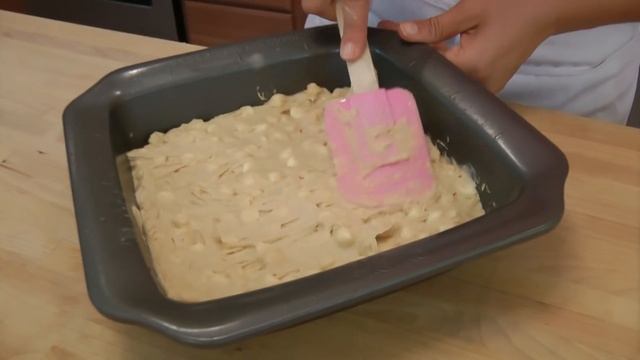 White Chocolate Chip Blondies - Recipe by Laura Vitale - Laura in the Kitchen Episode 148 смотреть онлайн