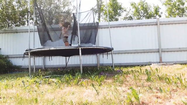 Какие идеи можно придумать на батуте если скучно просто прыгать смотреть онлайн