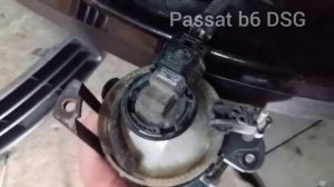 Снимаем ПТФ замена лампы  HB4 passat b6