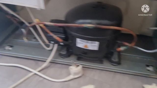 Холодильник Индезит.Почему появился конденсат по контору двери морозилки.Причина? смотреть онлайн