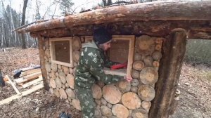 ПОСТРОИЛ ИЗБУ В ЛЕСУ   ЗА  1  ДЕНЬ
