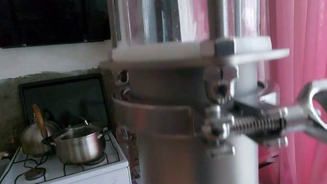 Первая перегонка на LUXSTAHL 8М. За 2 часа 18 литров/Газовая печь Умница тоже супер.