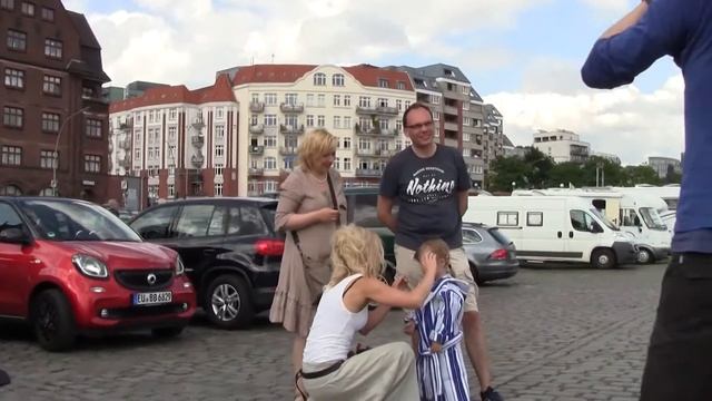 Der Hamburger Bademantel Fotoshooting Making Of Teil II смотреть онлайн