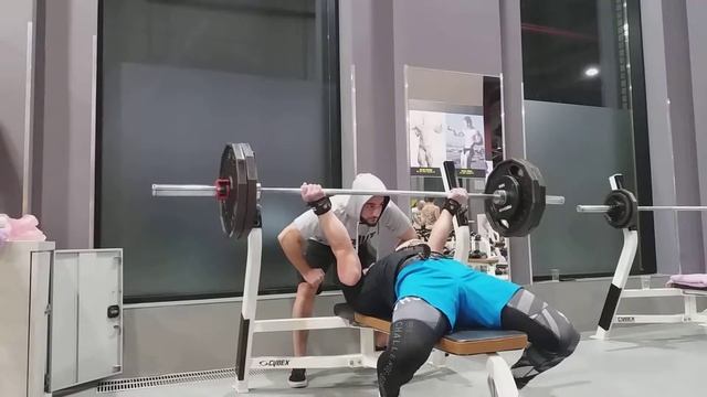 Жим штанги лежа! 110 кг × 20 повторений. смотреть онлайн