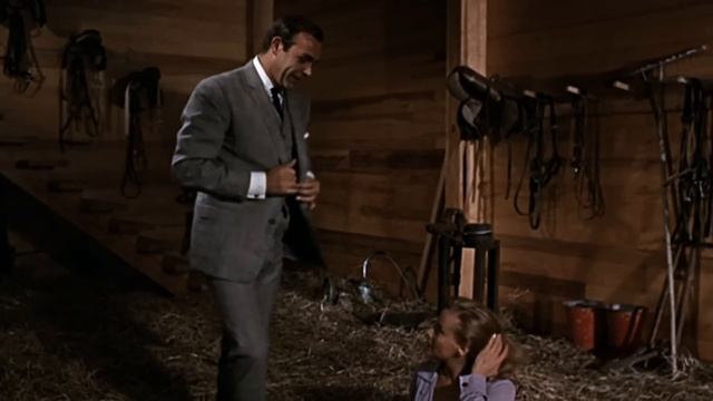 Goldfinger - James Bond & Pussy Galore Barn Scene HD смотреть онлайн