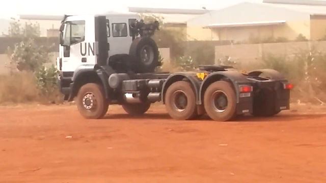 Berty doing the driving test for articlated truck/trailer in Mali смотреть онлайн