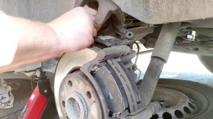 замена колодок Фольксваген транспортер т5 не держит ручник...