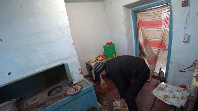Дома пустой холодильник...Набираемся опыта в купленном доме) Разжигаем печку с одной спички! смотреть онлайн