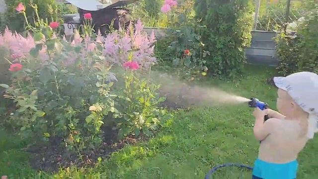 Иван поливает. #Дача смотреть онлайн