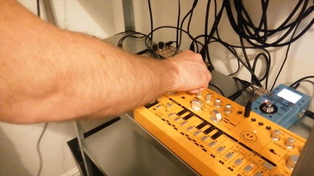 Korg Volca Drum, Bass, Keys, Behringer TD-3 - Reality Tree смотреть онлайн