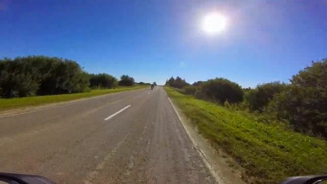 LifeHack: how to pass Honda VFR800 on Yamaha Raider S смотреть онлайн