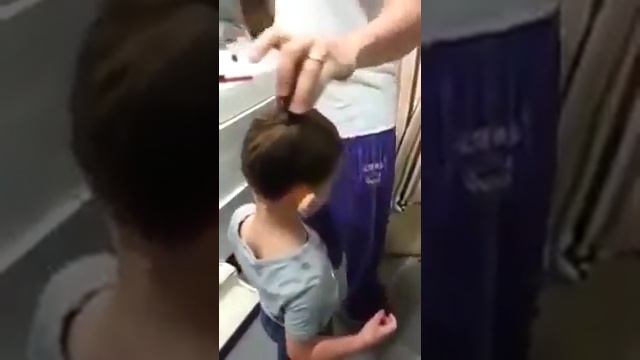 Находчивый отец заплетает дочку . угар смотреть онлайн