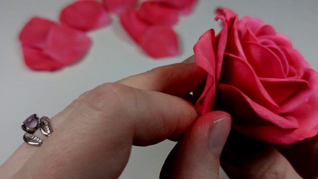 Крупная роза из фоамирана