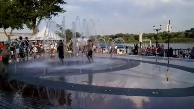 Приколы на фонтане петровском смотреть онлайн