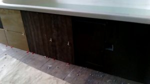 Плитка на магнитах под ванной