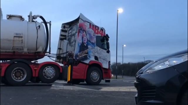 Custom Renault T-range AKA UB40 смотреть онлайн