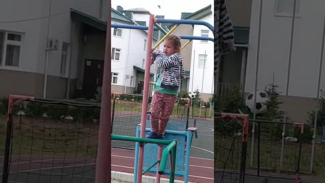Манюня и ребята в д/с " Город Детства " смотреть онлайн