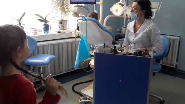 Девочка пришла ЛЕЧИТЬ ЗУБКИ смотреть онлайн