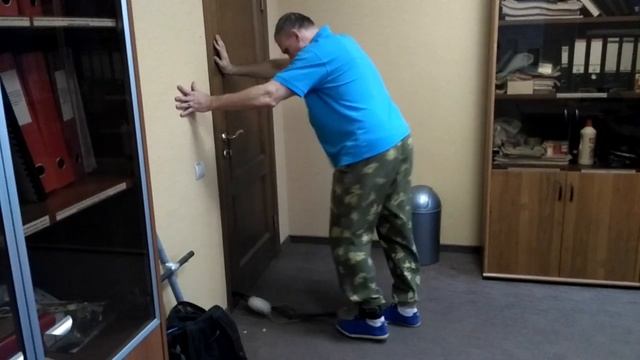 Как накачать попу. Разножка назад. смотреть онлайн