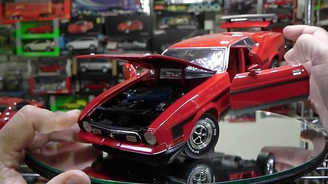 Revisión / 1:18 Ford Mustang Mach 1, 1971, de Sunstar смотреть онлайн