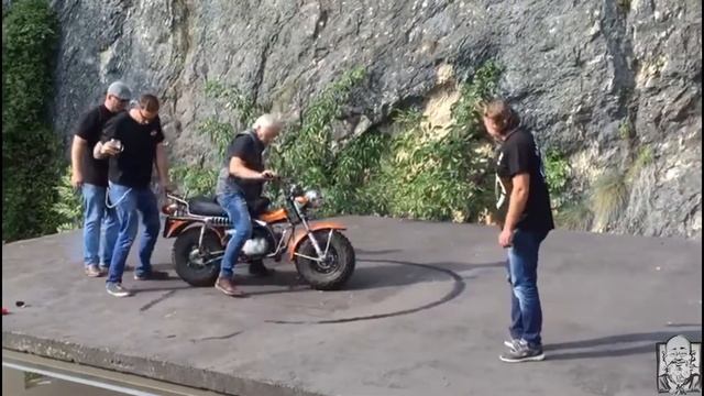 Suzuki RV 90 Perfect Donut смотреть онлайн