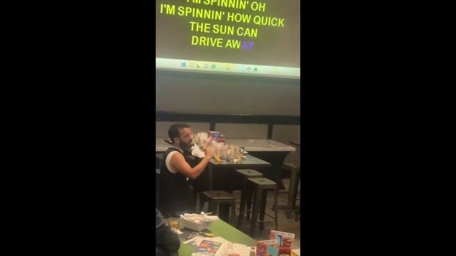 Pearl Jam - Black (karaoke, at Dave & Buster's) смотреть онлайн