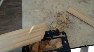 Как грамотно разрезать деревянный плинтус