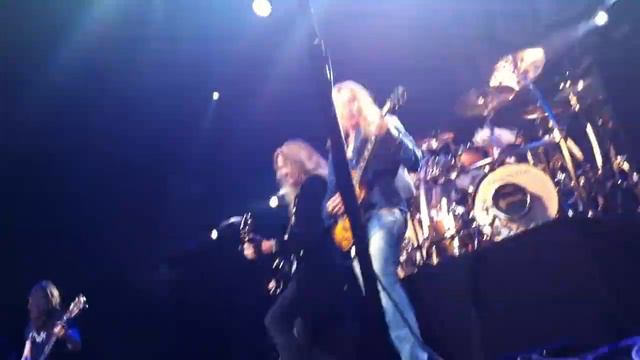 Whitesnake (feat. Adrian Vandenberg) - Here I Go Again (TivoliVredenburg, Utrecht, 2.12.2015 ) смотреть онлайн