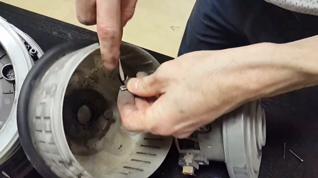 Бюджетный ремонт пылесоса Dyson DC37 / DC33. Ремонт циклона и мотора. Dyson cost-effective repair! смотреть онлайн