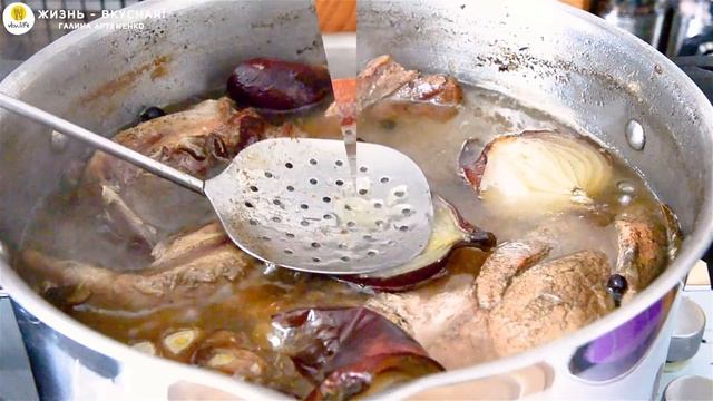 Я просто ОТВАРИЛА все! Самый Вкусный ЛЕНИВЫЙ Сальтисон из свиной РУЛЬКИ. Бюджетно, Вкусно, Сытно. смотреть онлайн