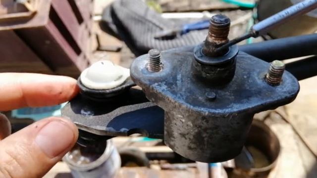 Ремонт трапеции, полное снятие, и смазка вала Mazda 626 GD смотреть онлайн