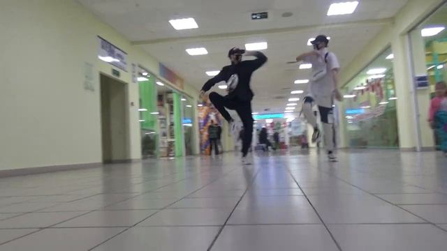 Неудачные моменты на съемках танцев @tuzelity смотреть онлайн